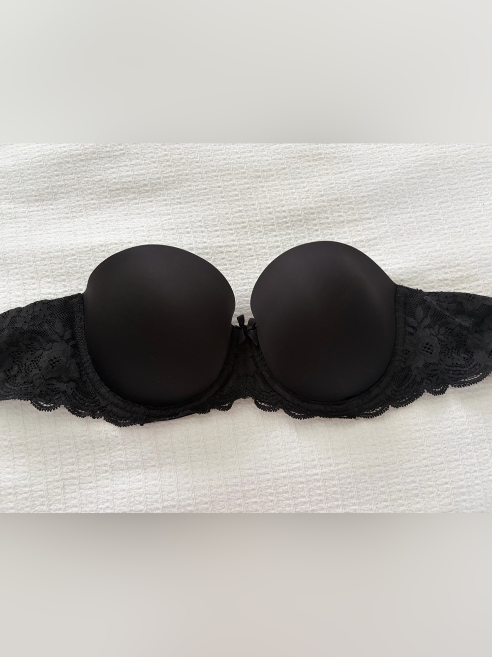 Victoria’s Secret strapless bra